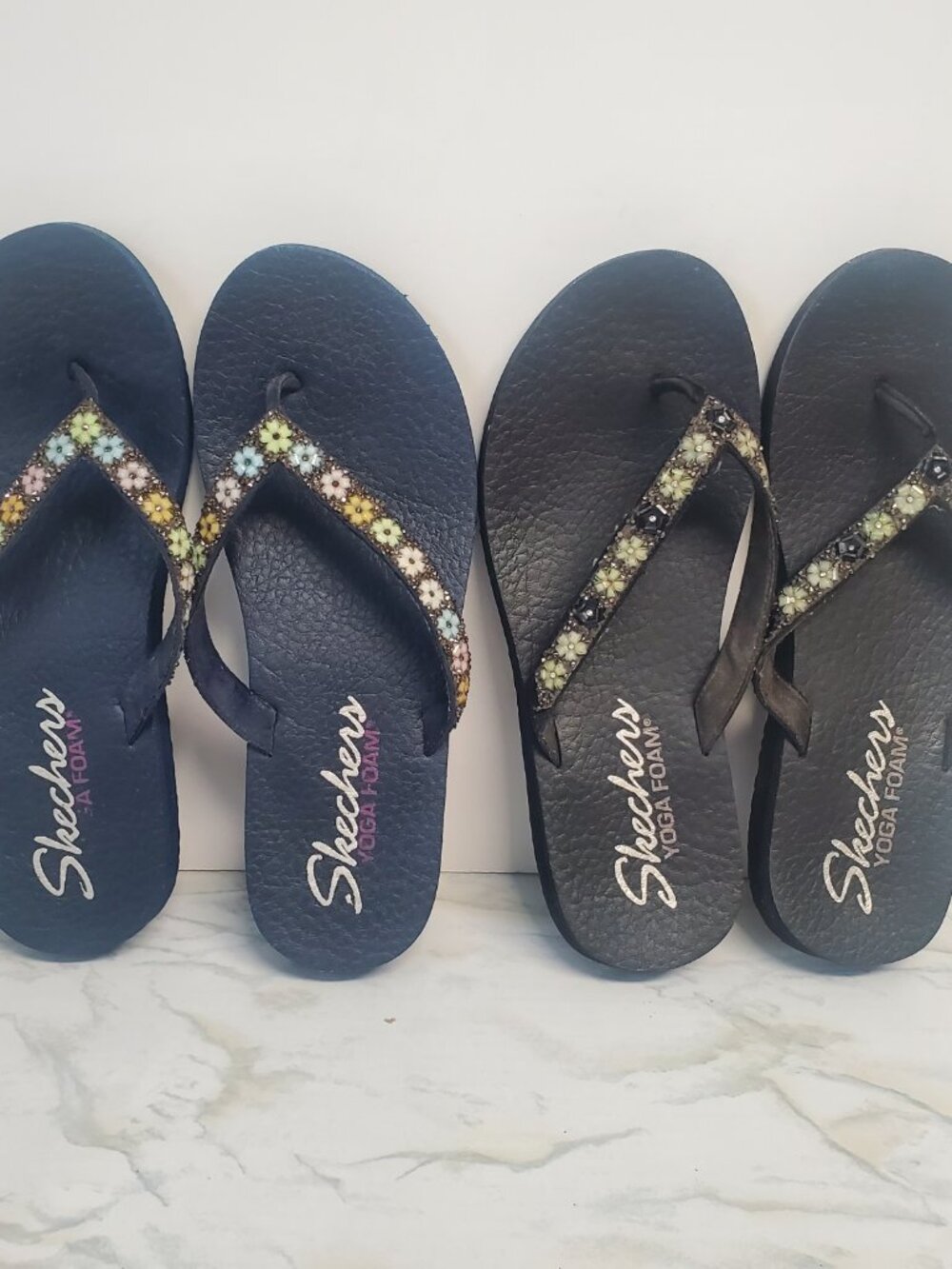 2 Pair Women's Skechers Yoga Foam Floral Strap Flip‑Flops, Size 9 - Picture 3 of 4